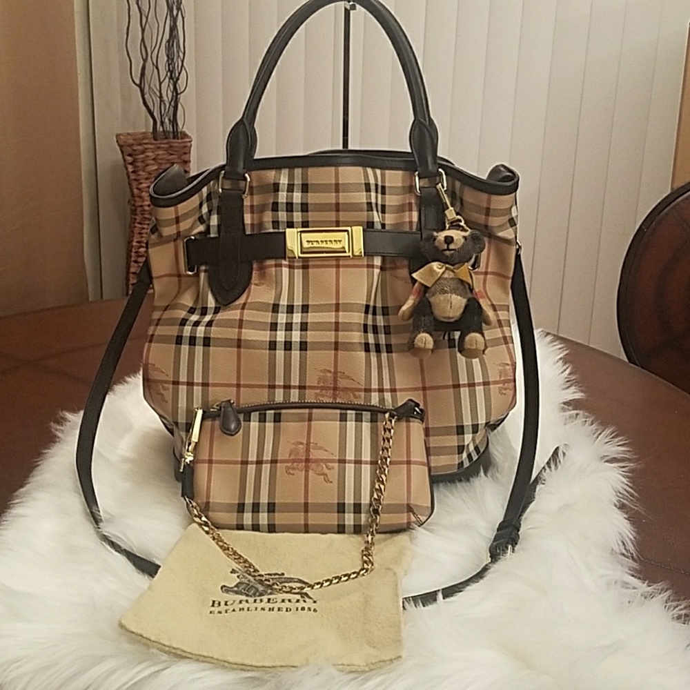 ❤️Burberry Clara Haymarket Clutch Wristlet❤️